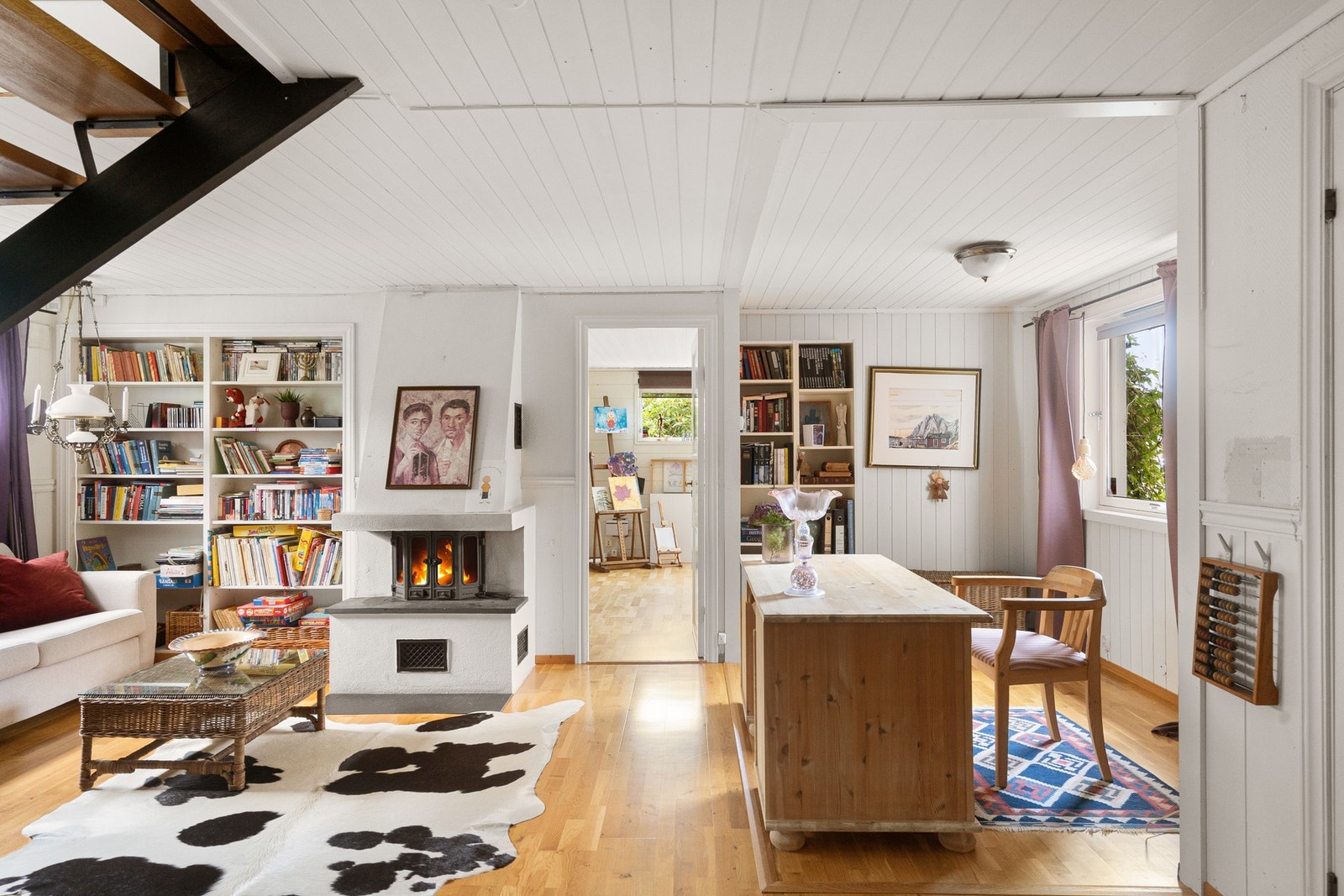 Stor ste nede - tidligere var dette gang og to soverom som ledet videre inn til stuen innerst Galleribilde