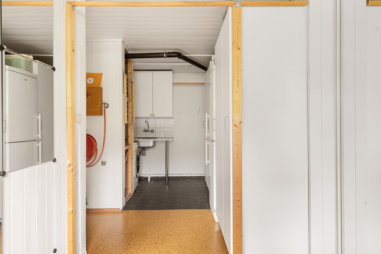 Praktisk areal til vask, trim, hobby eller lagring. Galleribilde