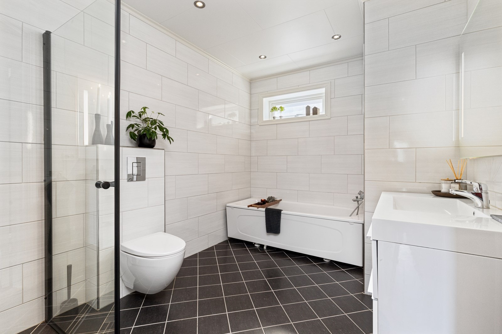 Et fint baderom med en moderne utforming Galleribilde