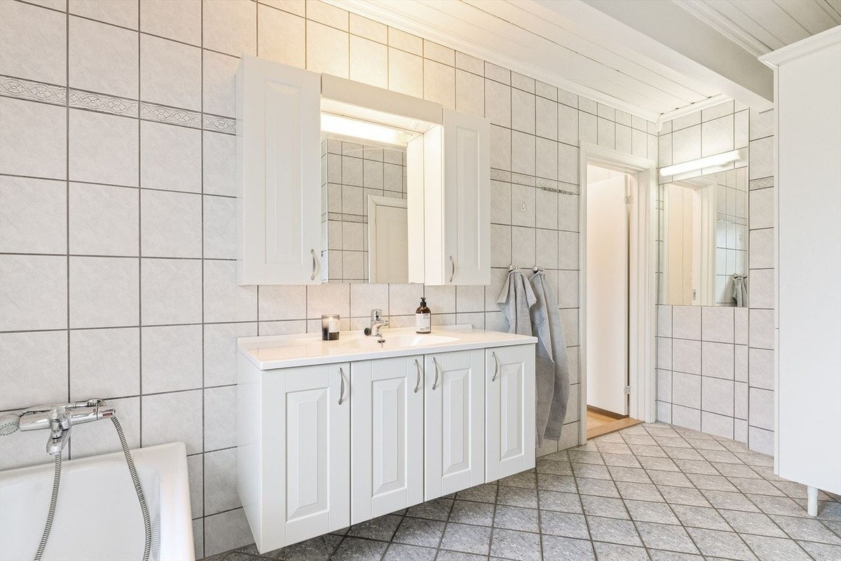 Bad 1 ett Galleribilde