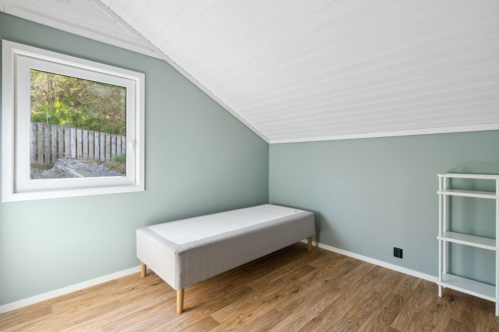 Soverom 3 - noe mindre enn de andre - kan brukes også brukes som kontor Galleribilde