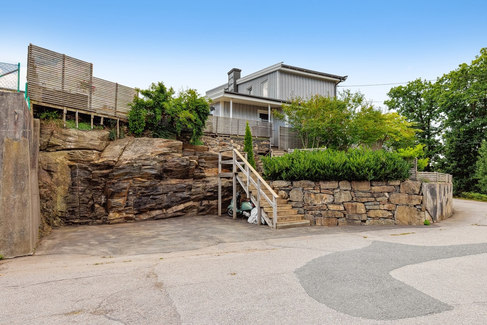 Parkering for 2 biler på egen tomt. Galleribilde