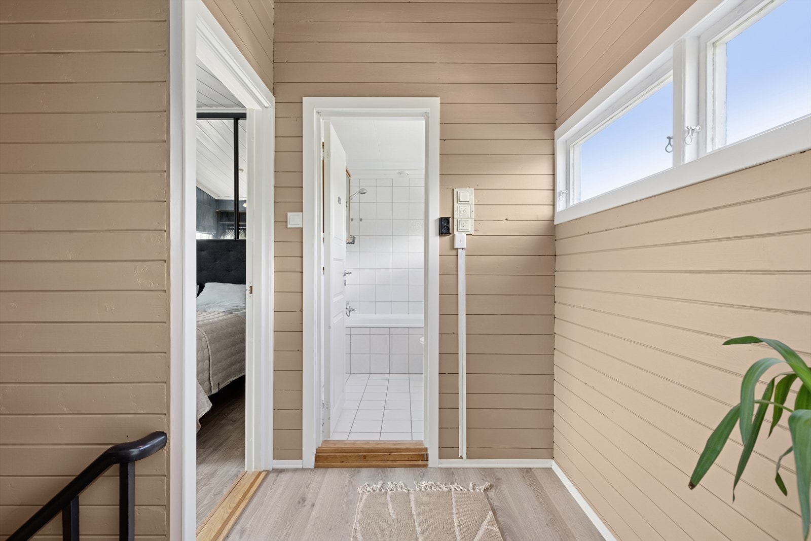 i 2. etasje finner man gang, bad og 2 soverom. Galleribilde