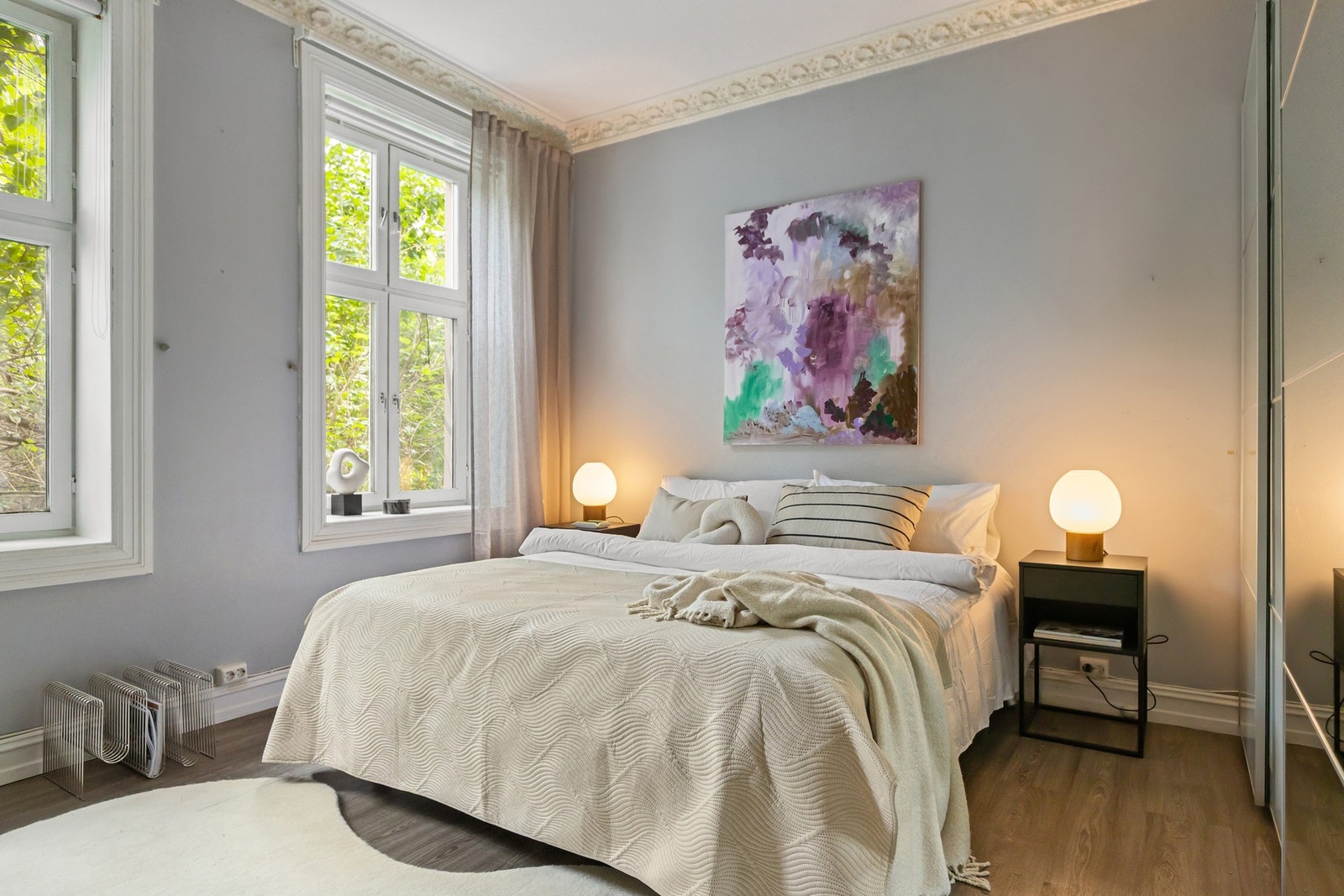 Soverommet fremstår moderne og funksjonelt med god plass til alt en skulle trenge. Galleribilde