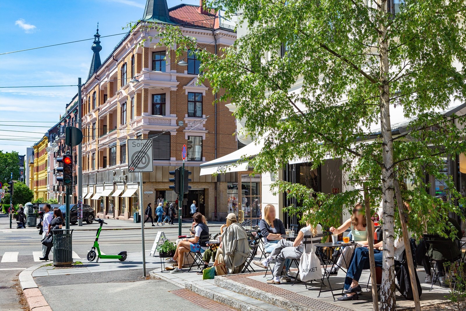 Arket café - perfekt for en kopp kaffe i solen, like ved leiligheten. Galleribilde