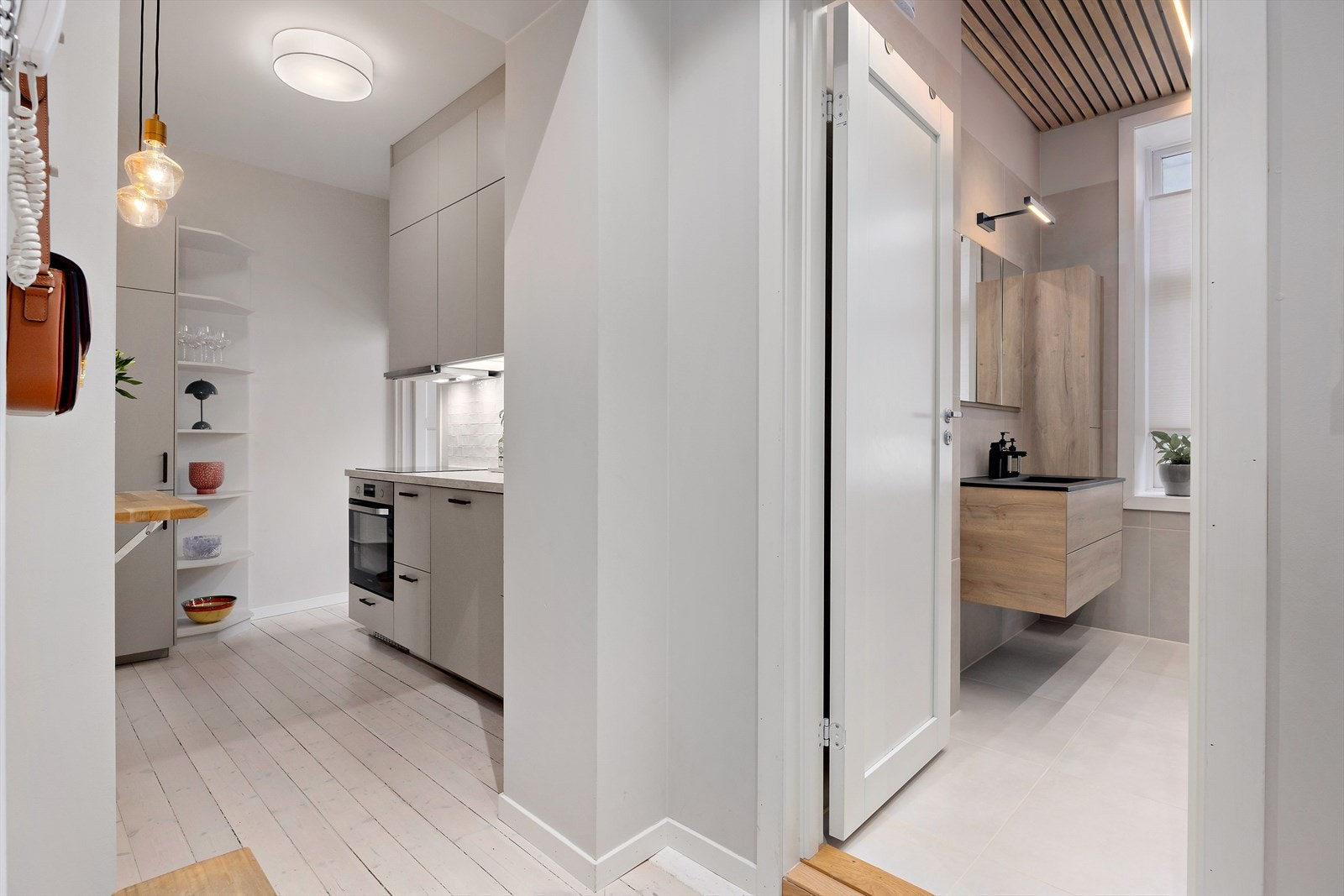 Smart planløsning med naturlig flyt mellom rommene - alt på ett plan og lett å orientere seg i. Galleribilde