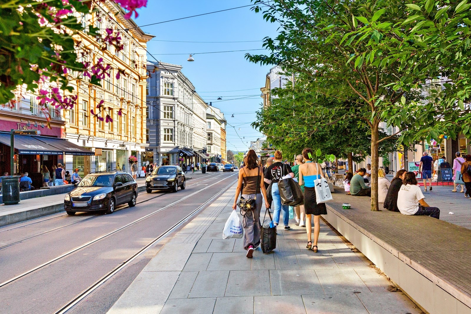Bogstadveien - et pulserende handelsområde med alt fra kaféer til eksklusive butikker. Det er nettopp denne nærheten som gjør Vibes gate 16D til et attraktivt sted å bo. Et par minutters gange før du står midt i denne urbane hovedpulsåren. Galleribilde