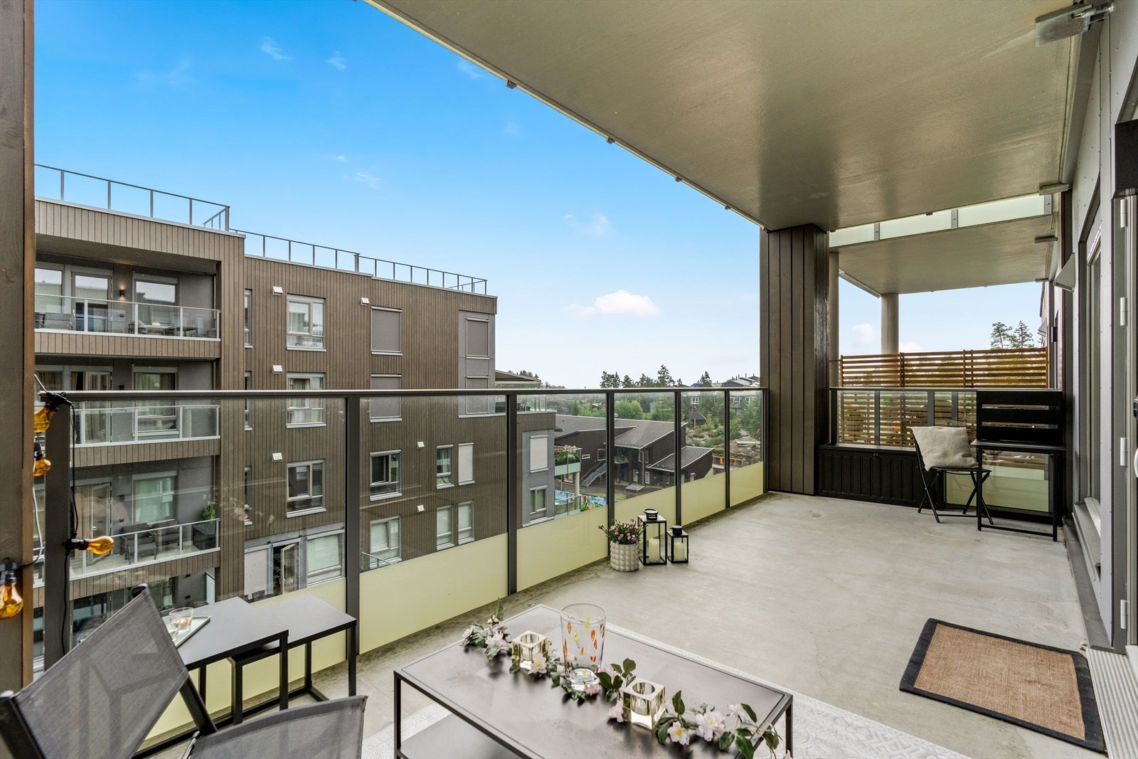 Her har du god plass til sittegruppe i flere soner. Galleribilde