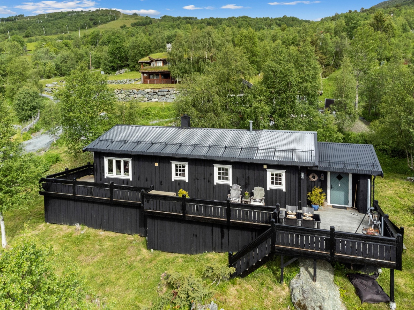 Taket ble byttet rundt årtusenskiftet, og hele hytta ble beiset i 2019. Galleribilde