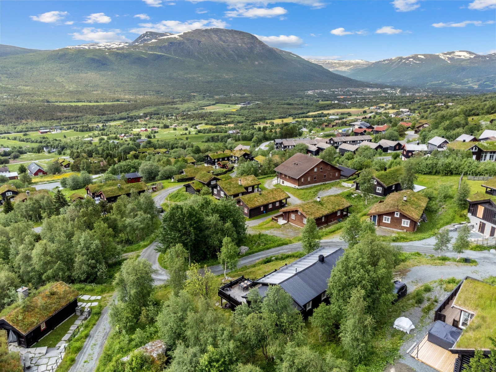 Hytta ligger i et godt etablert hytteområde i Stølen. Galleribilde