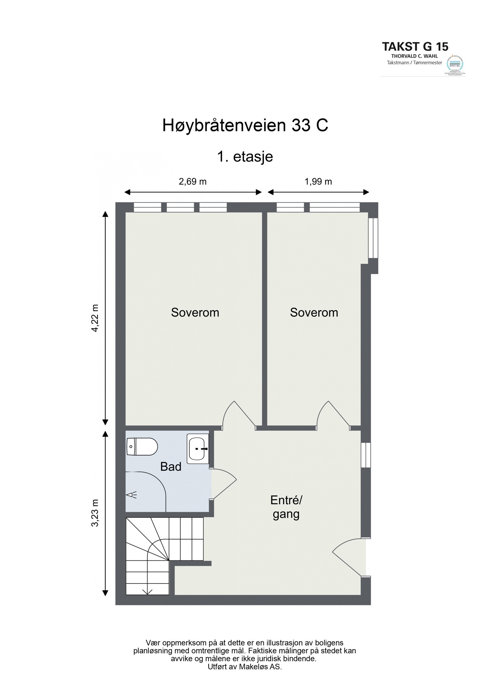 1 etasje med romslig hall, bad og 2 soverom, trapp til 2. etasje. Galleribilde
