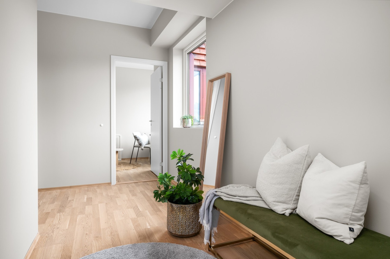 Innbydende entré med gode lagringsmuligheter. Galleribilde