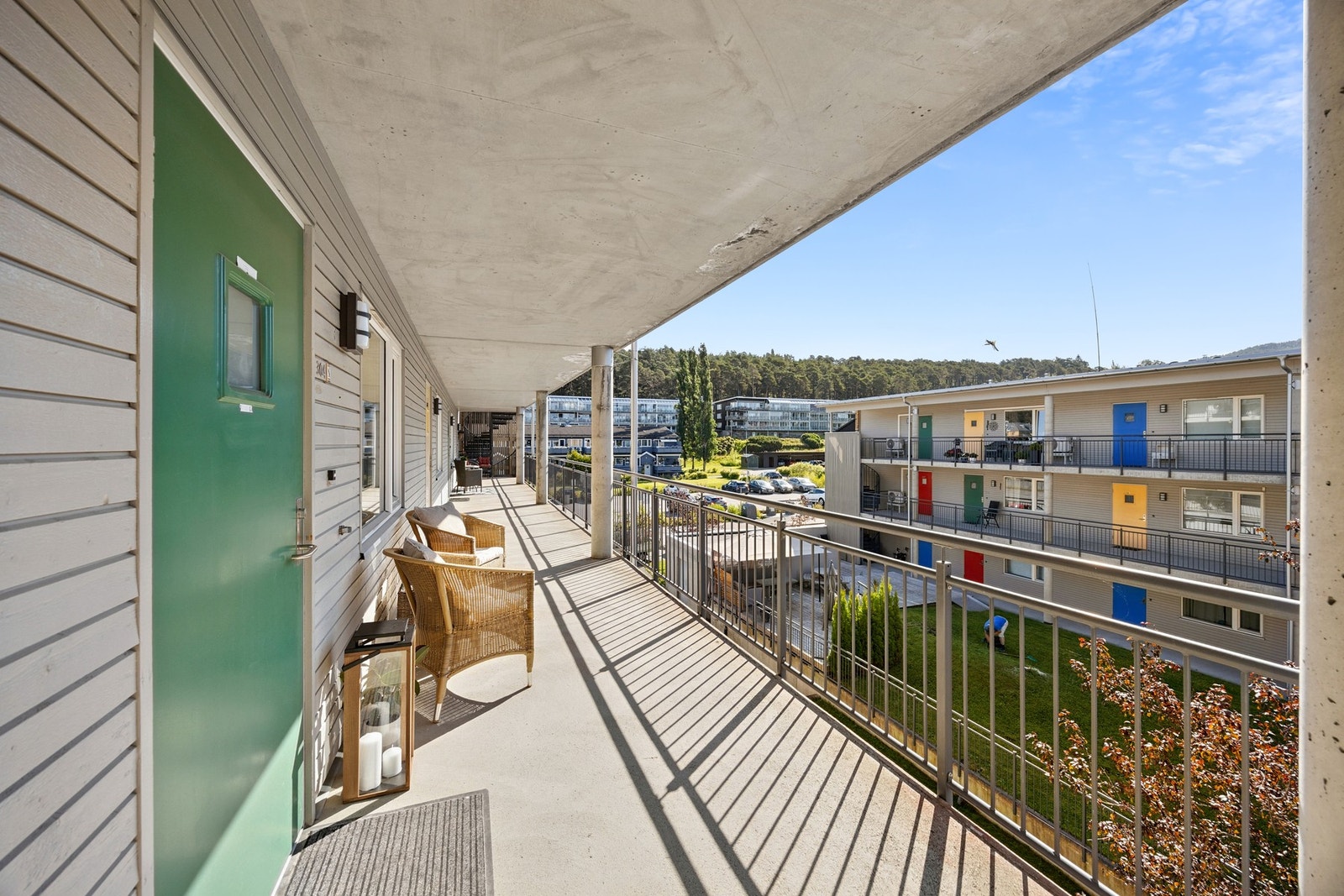 Svalgang. Det er heis i bygget. Galleribilde