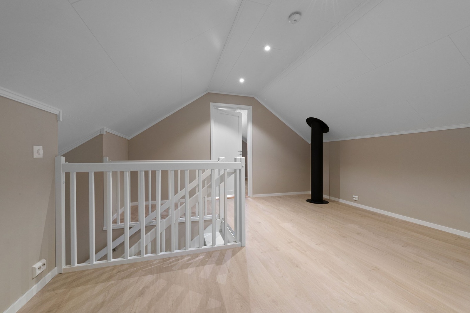 Det blir god plass til sofakrok med mediemøblement i en ev. TV-stue. Galleribilde