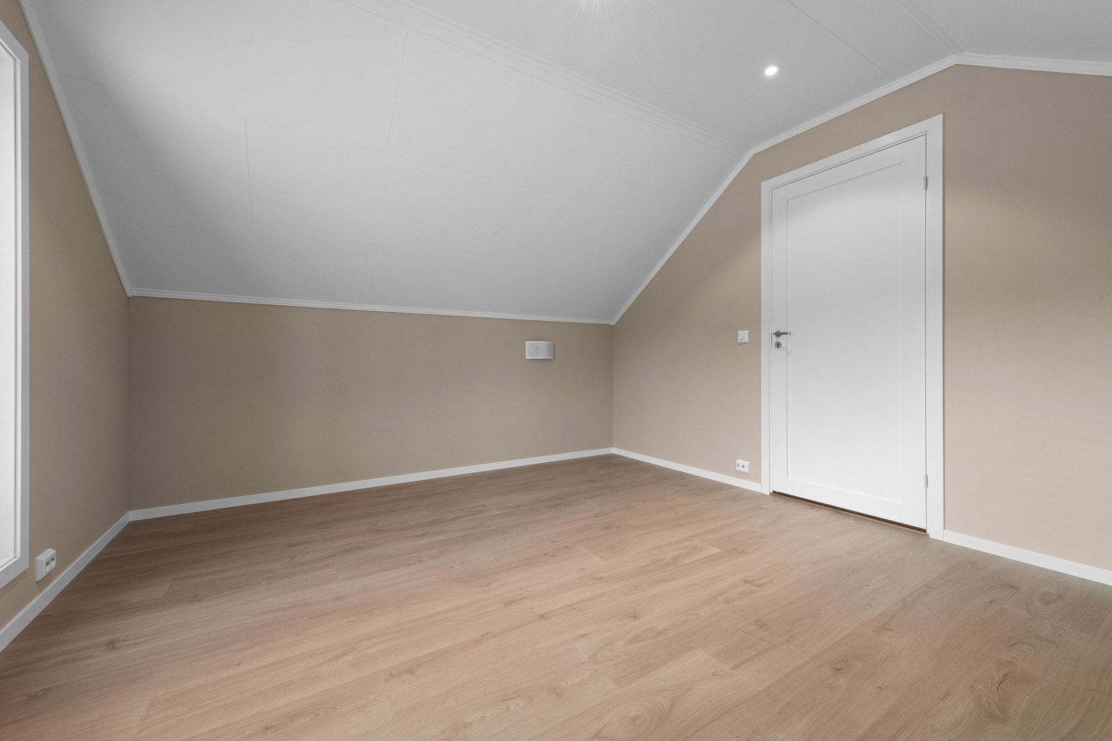 Soverom 2 i andre etasje blir også av god størrelse. Galleribilde