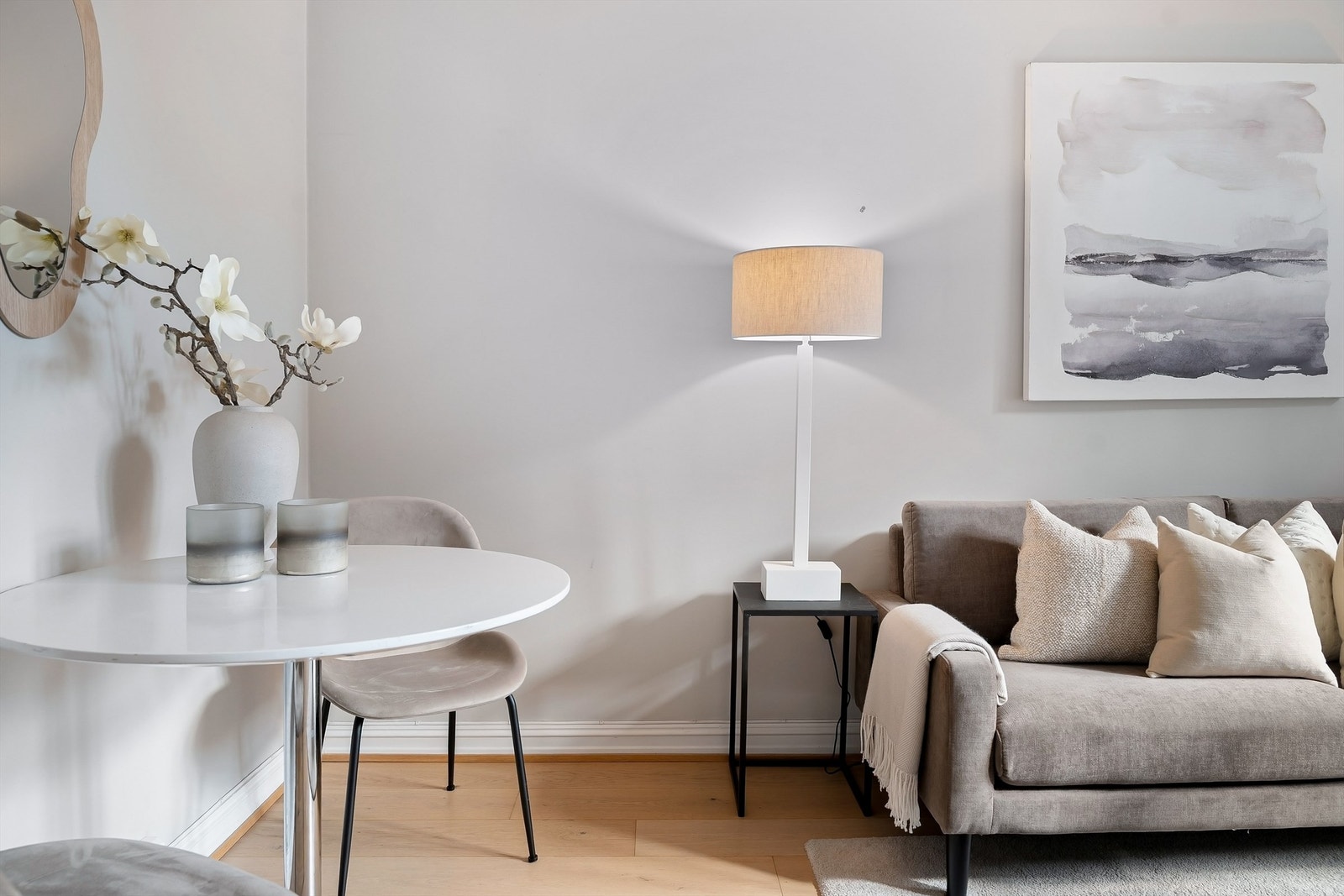 En del av overflatene i leiligheten ble malt i 2025. Galleribilde