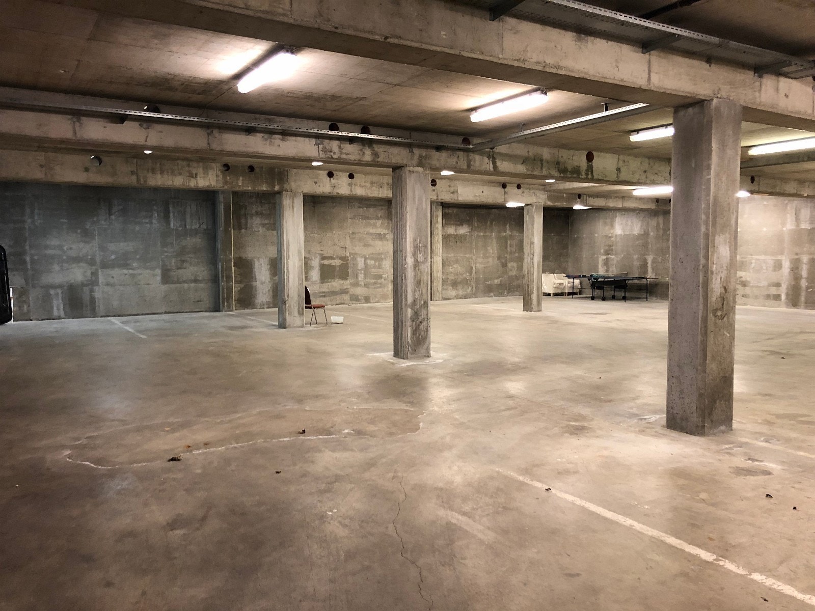 Parkering foregår i underjordisk garasjeanlegg Galleribilde