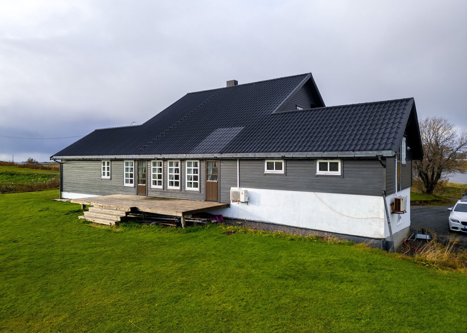 Fasade og uteområde. Galleribilde