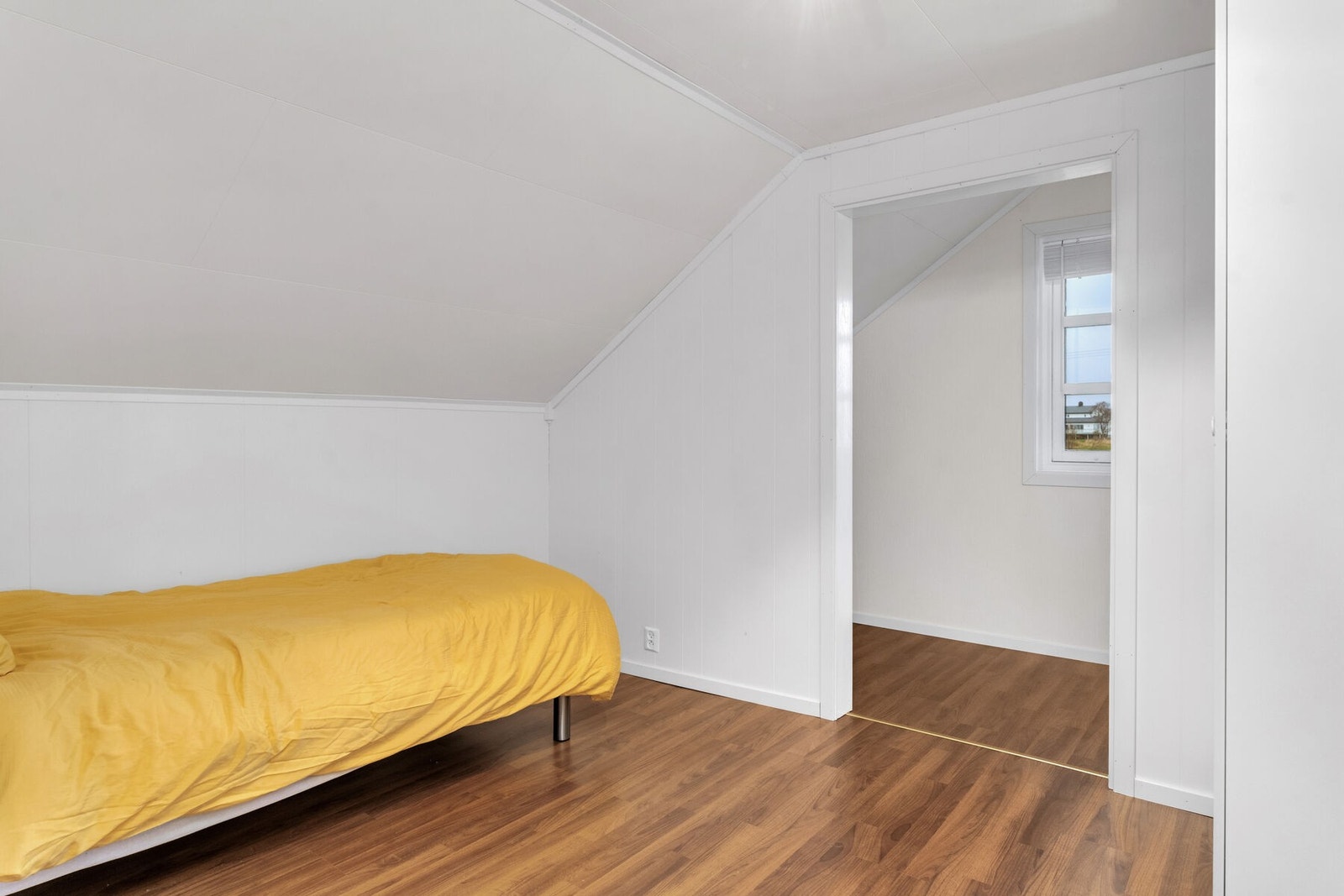 Soverom med garderobe. Galleribilde