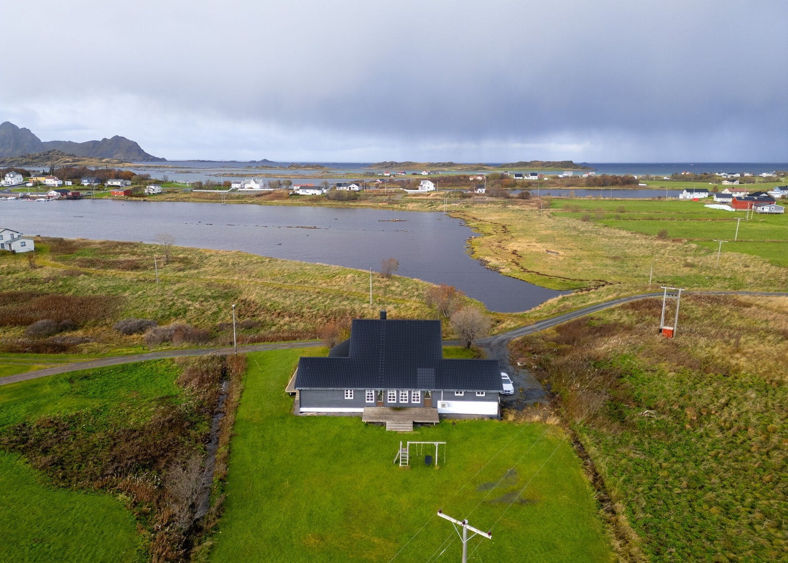 Nærområdet byr på gode rekreasjonsmuligheter i Bøhallen, samt flotte turområder ved sjøen, på fjellet og i marka. Galleribilde