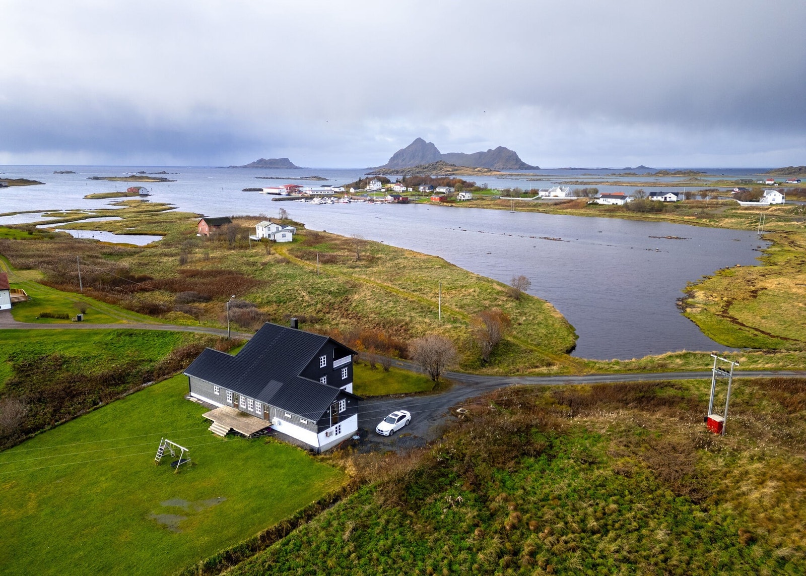Her får du solåpen og barnevennlig beliggenhet ved vei uten gjennomgangstrafikk, og med nærhet til hverdagsfasiliteter og rekreasjonsmuligheter. Galleribilde