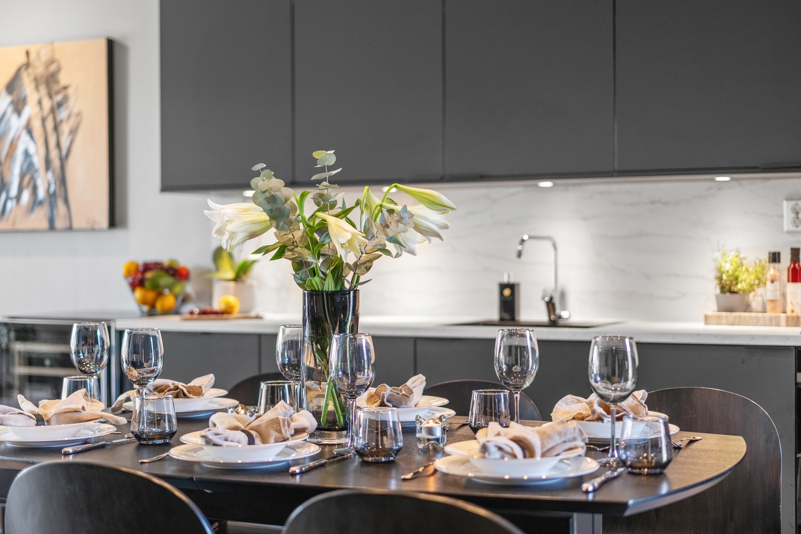 Moderne løsninger som balansert ventilasjon og fjernvarme sørger for et behagelig inneklima. Galleribilde