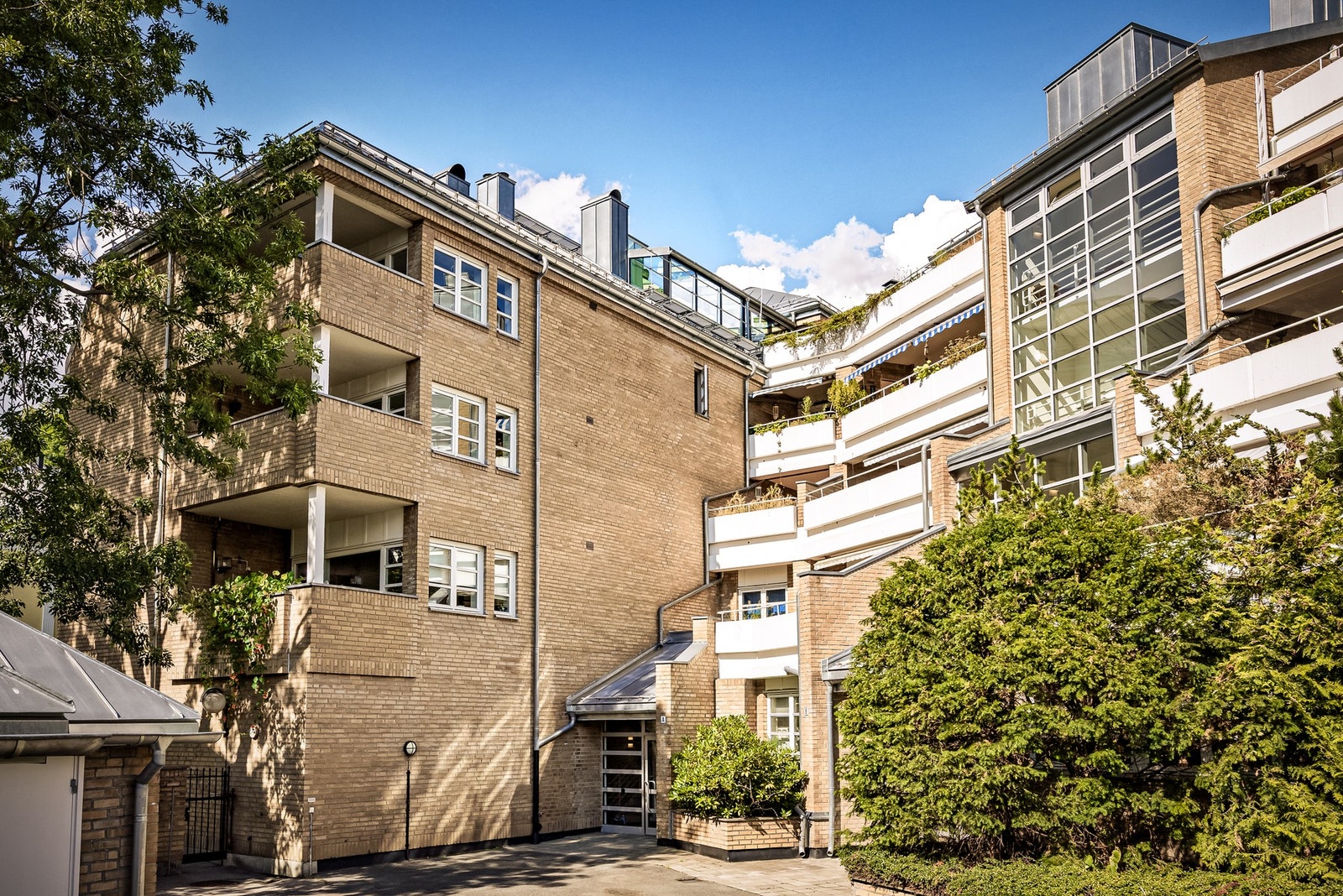 Adkomst til leiligheten fra indre bakgård. Galleribilde