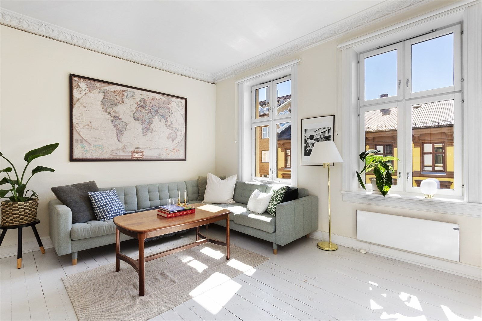 Store vindusflater slipper inn godt med naturlig lys. Galleribilde