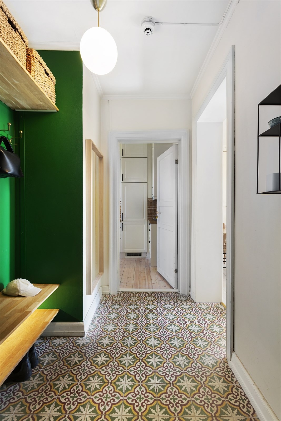 Gangen har smarte løsninger som gir både oppbevaring og et godt førsteinntrykk. Galleribilde