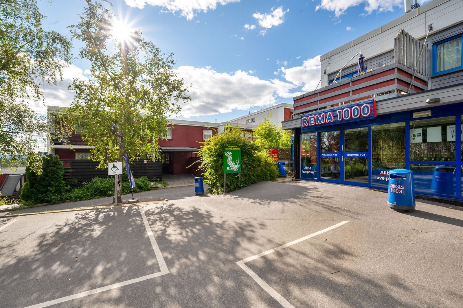 Bilfri gangvei til matbutikk (550 m). Galleribilde