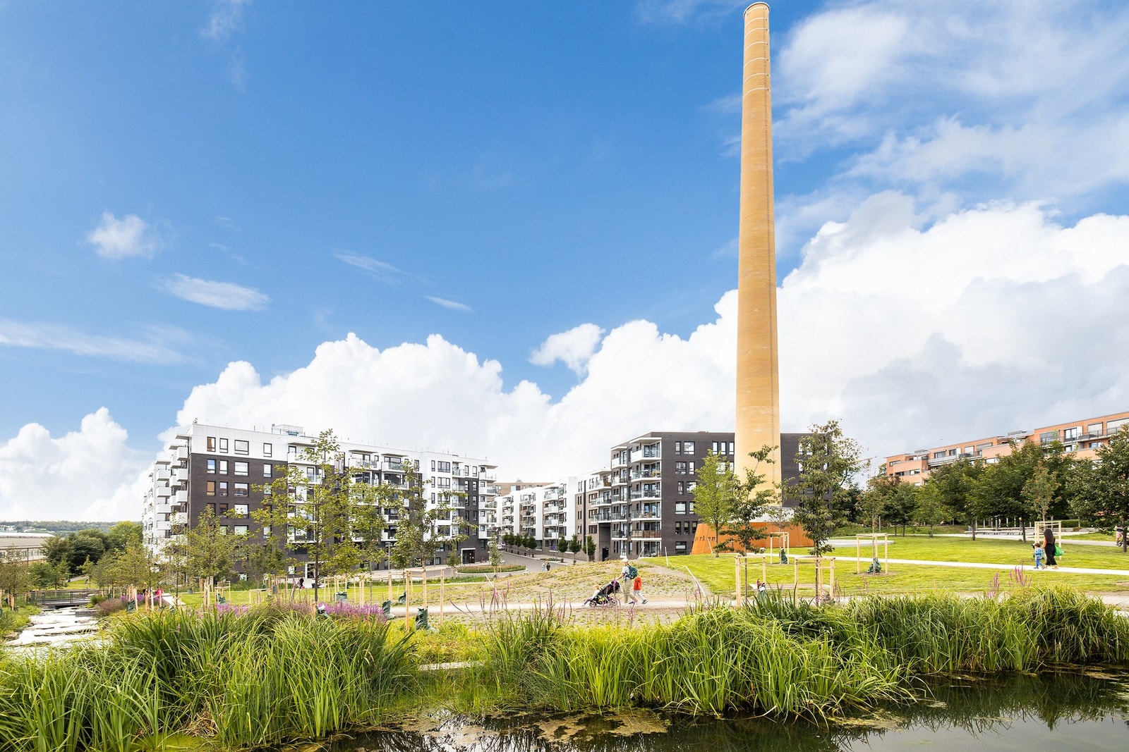Parkmessige grøntområder like i nærheten Galleribilde