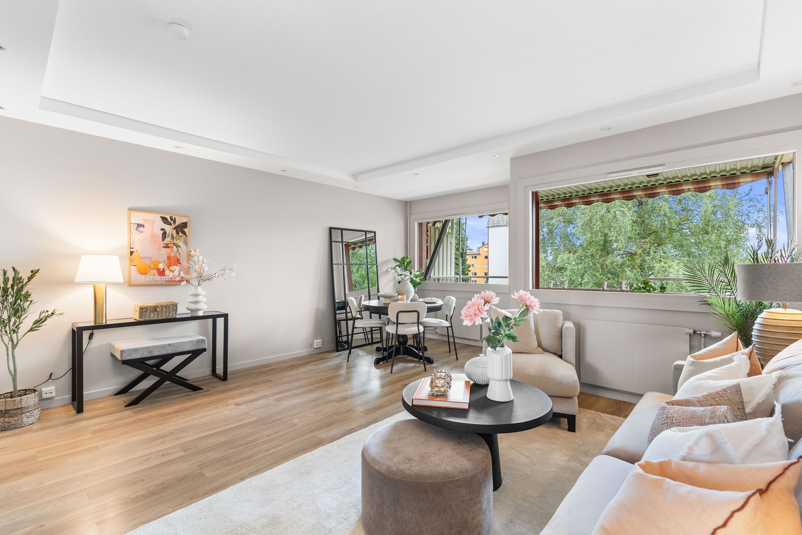 Lys og pen 3-roms leilighet i 3. etasje med super beliggenhet på populære Oppsal Galleribilde