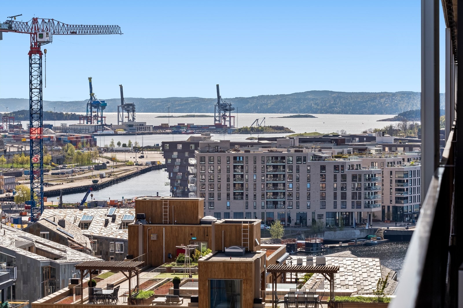 Nydelig 3-roms leilighet i høyden med storslåt utsikt over Oslofjorden og Bjørvika Galleribilde