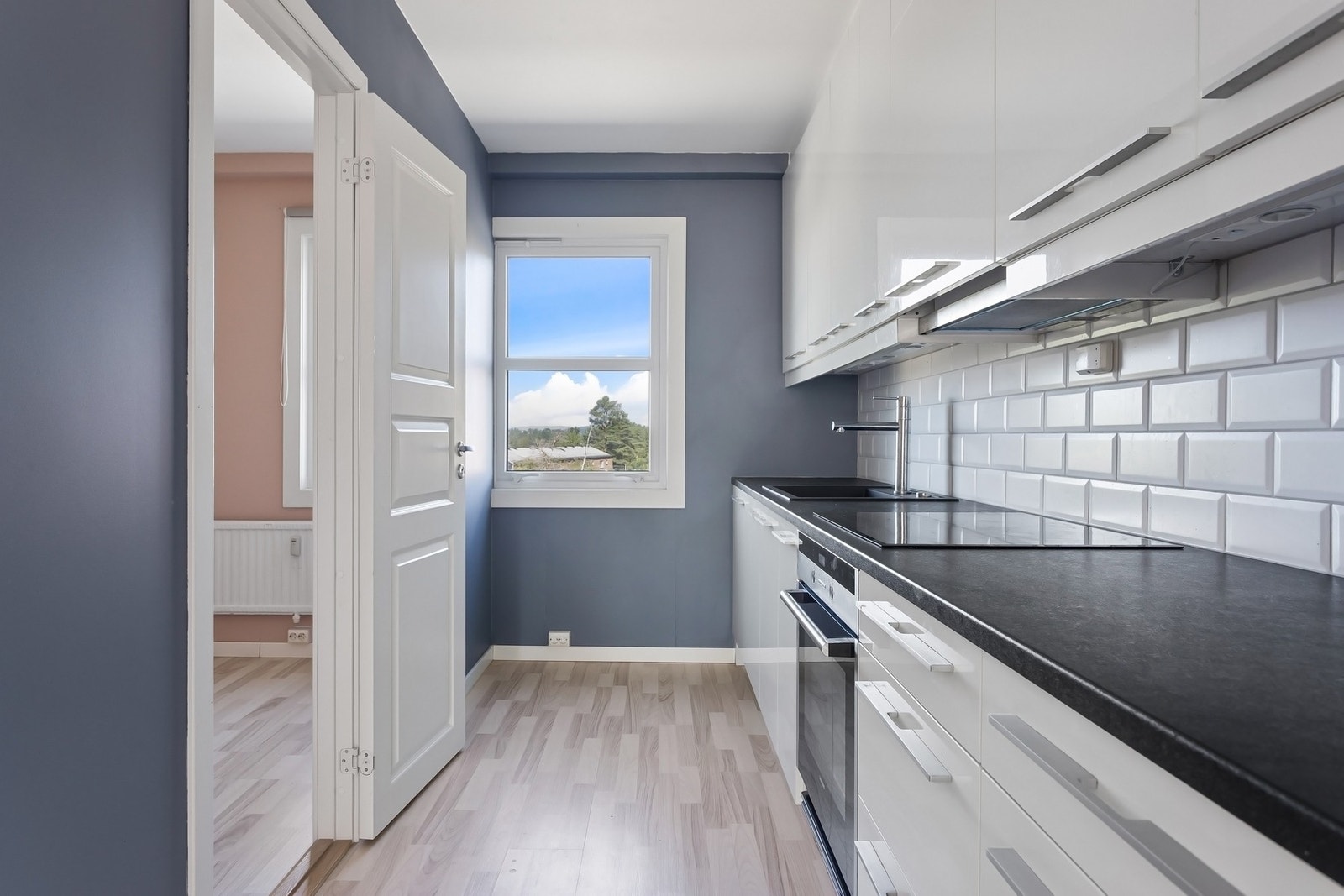 Boligen har delvis separat kjøkken. Galleribilde