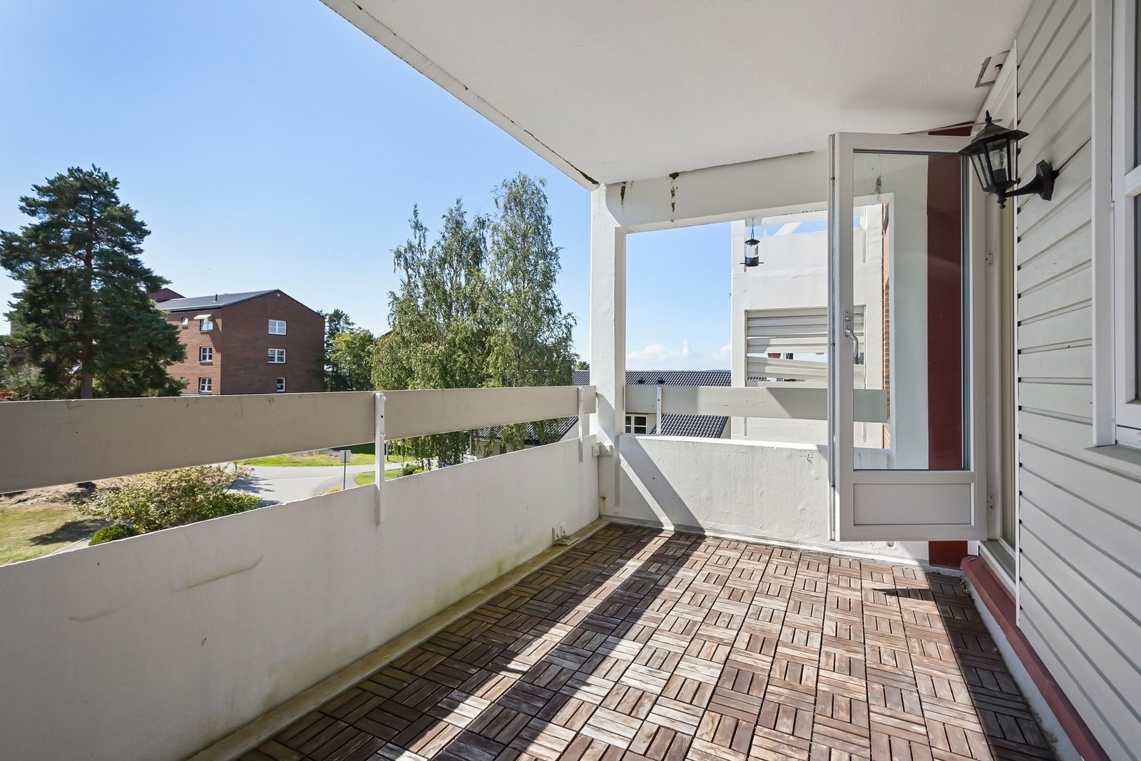 Dette er en lys og gjennomgående 3-romsleilighet i barnevennlige og rolige omgivelser. Galleribilde