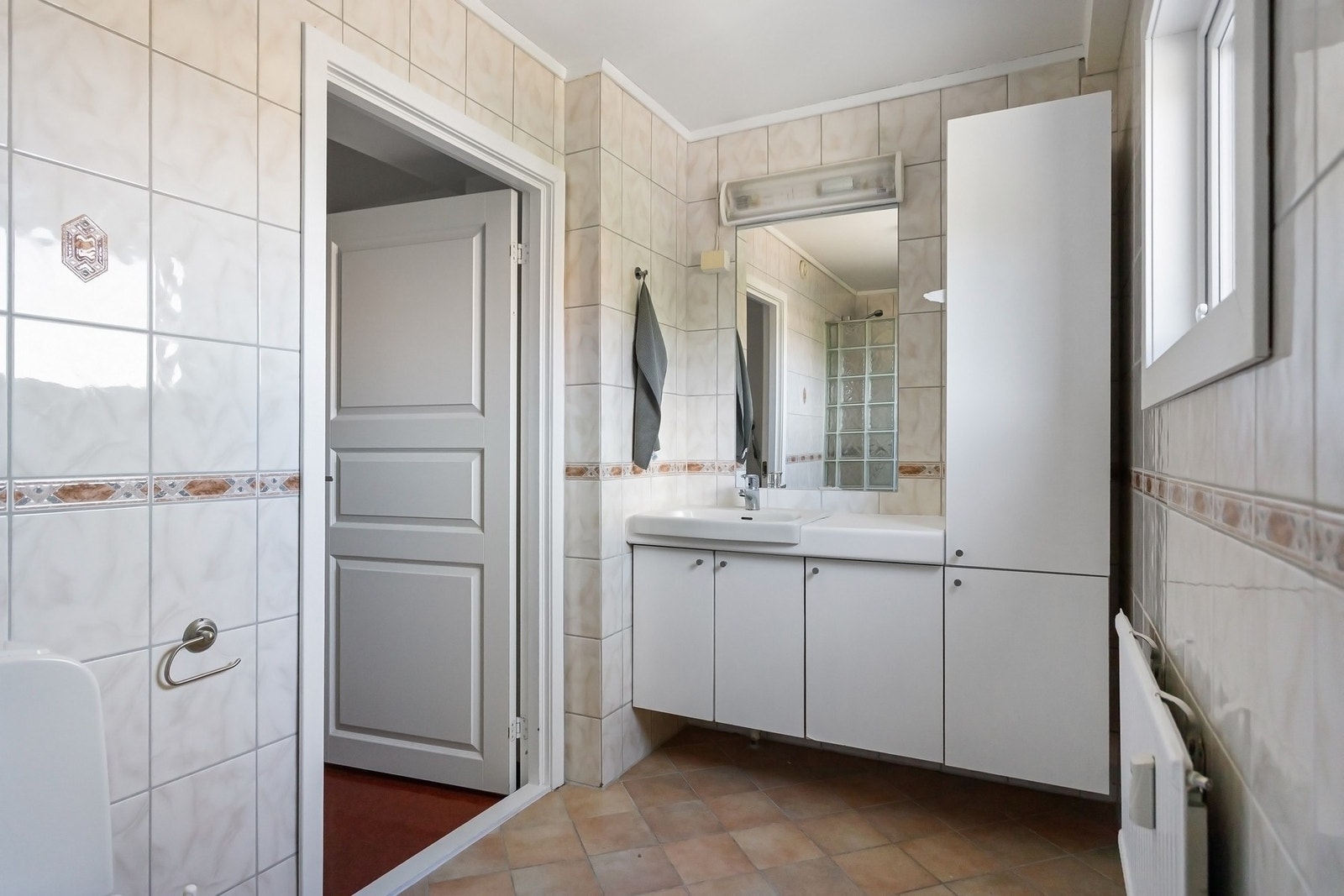 Videre kommer du inn til et stort baderom. Galleribilde