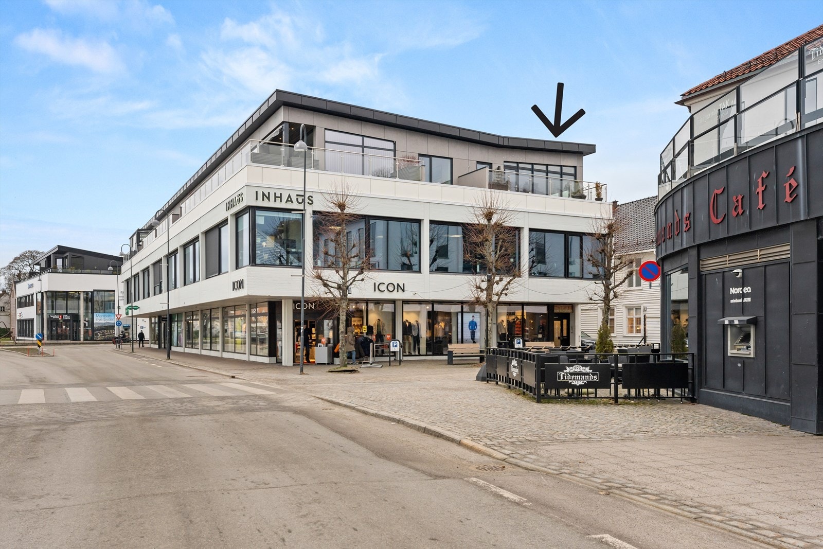 Inngangspartiet ligger i gågata - til høyre for Icon Galleribilde