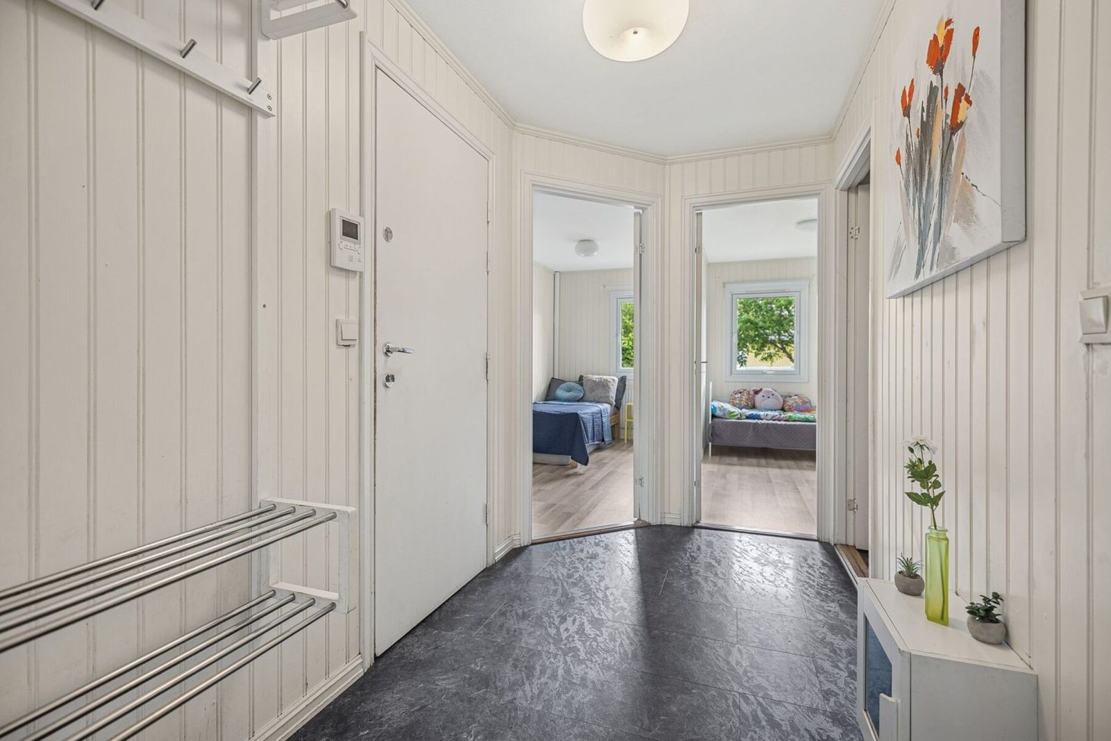 Det er plass til både hattehylle og skoskap eller annen oppbevaringsløsning etter behov. Galleribilde