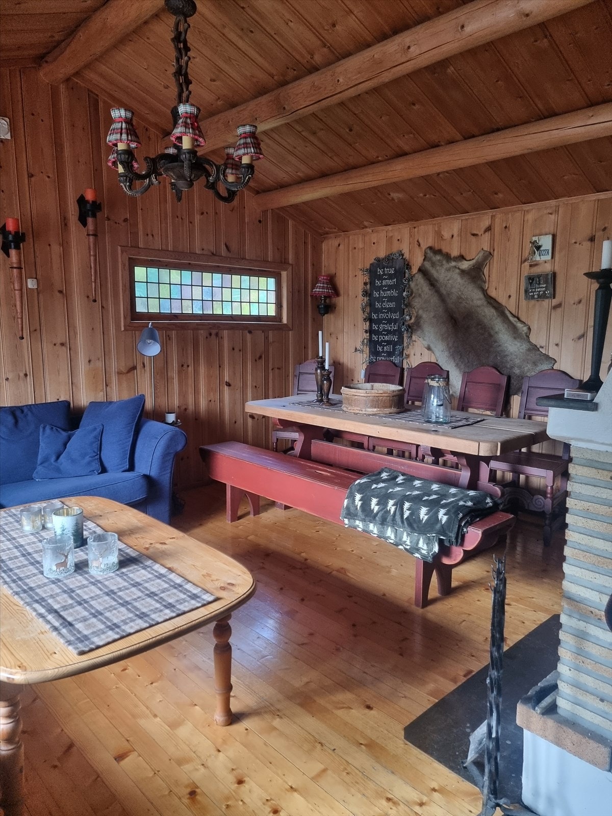 Spisestue med plass til hele familien. Galleribilde