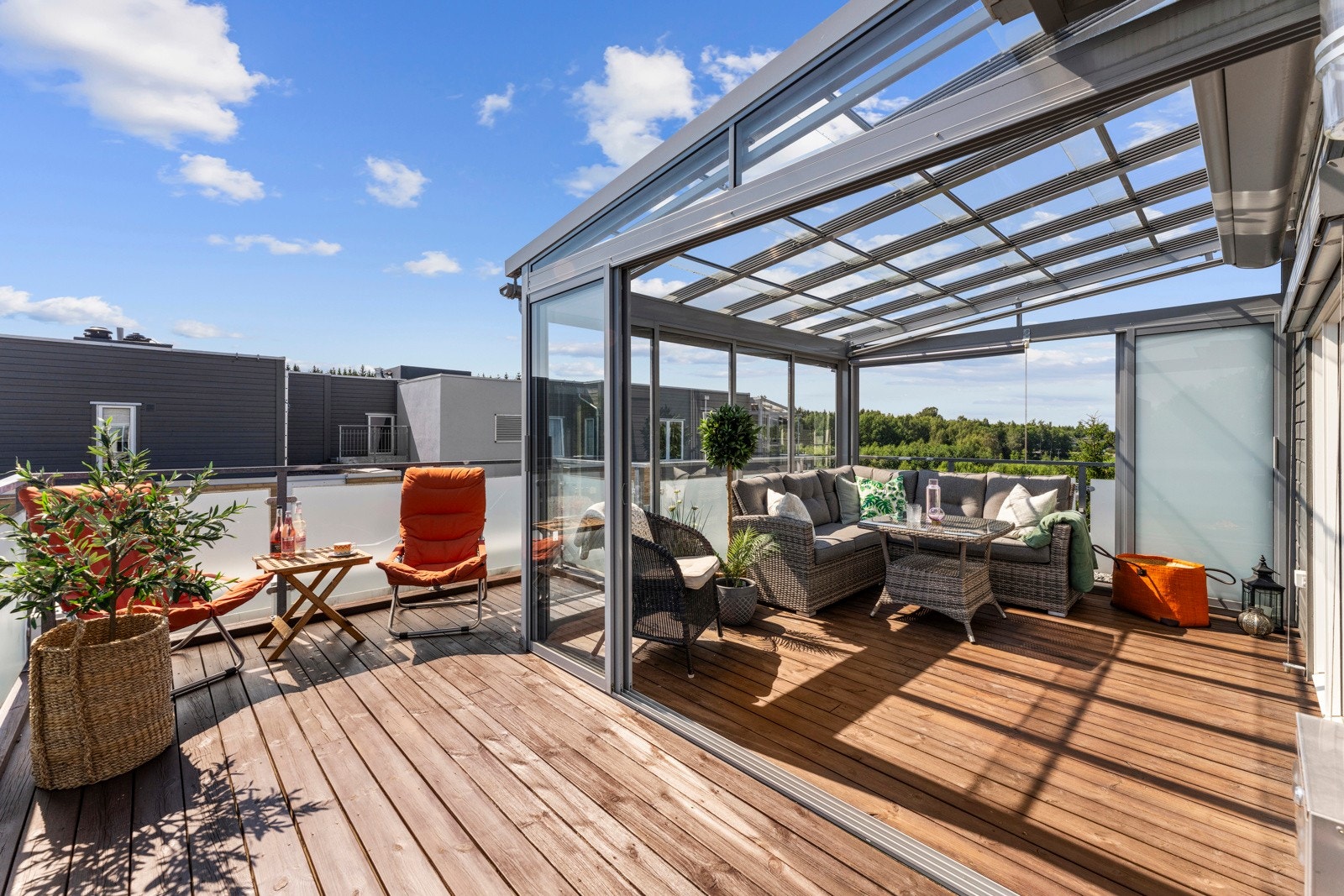 Velkommen til Granheimtunet 25 - En innbydende 4-roms toppleilighet med egen takterrasse og god intern beliggenhet. Galleribilde