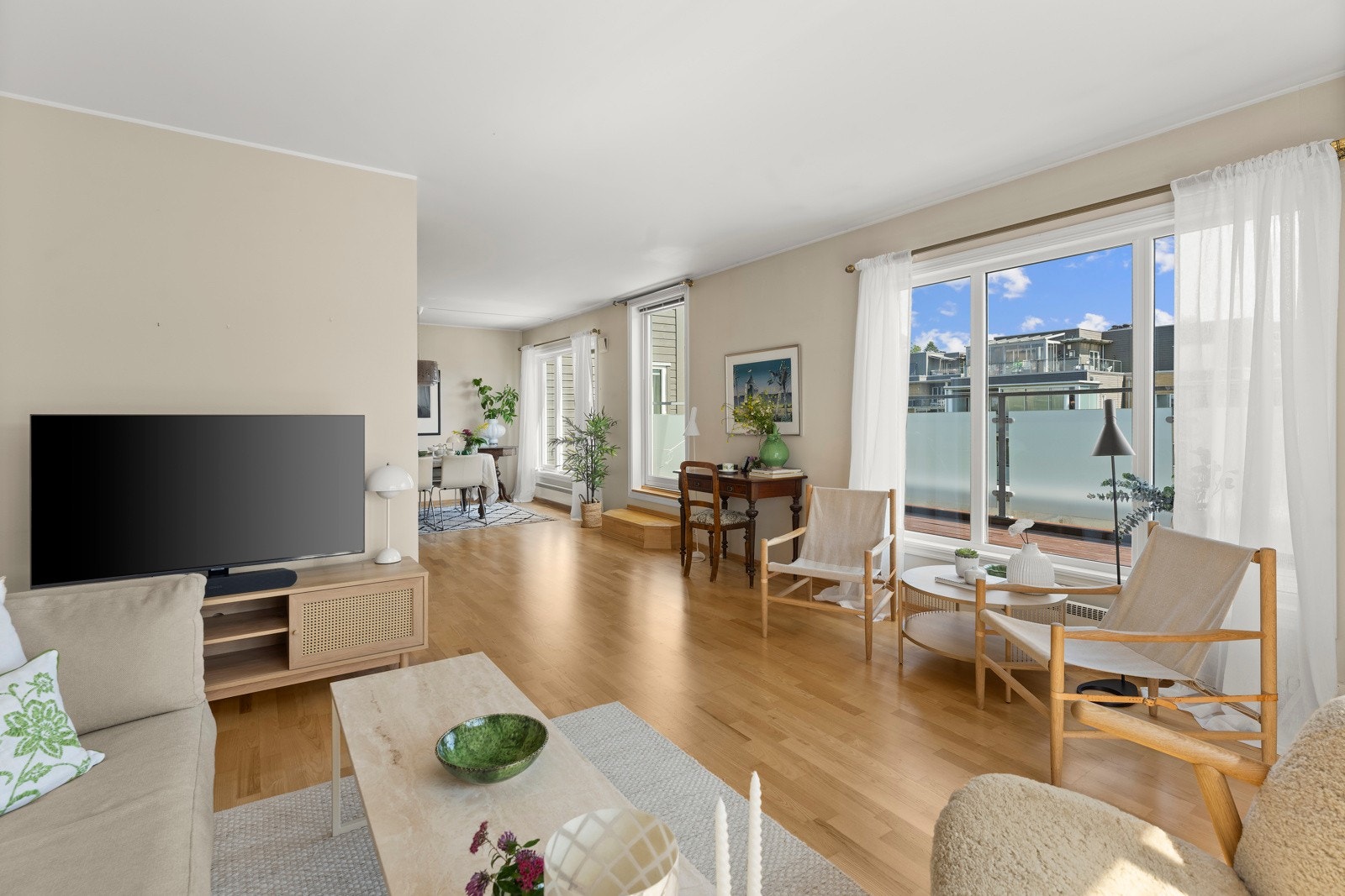 Utgang til terrassen både fra stue og spisestue. Galleribilde