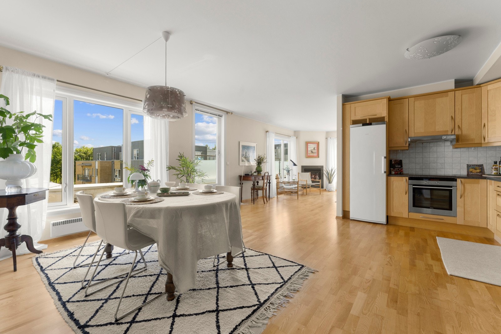 Det er avsatt egen spiseplass ved kjøkken. Galleribilde