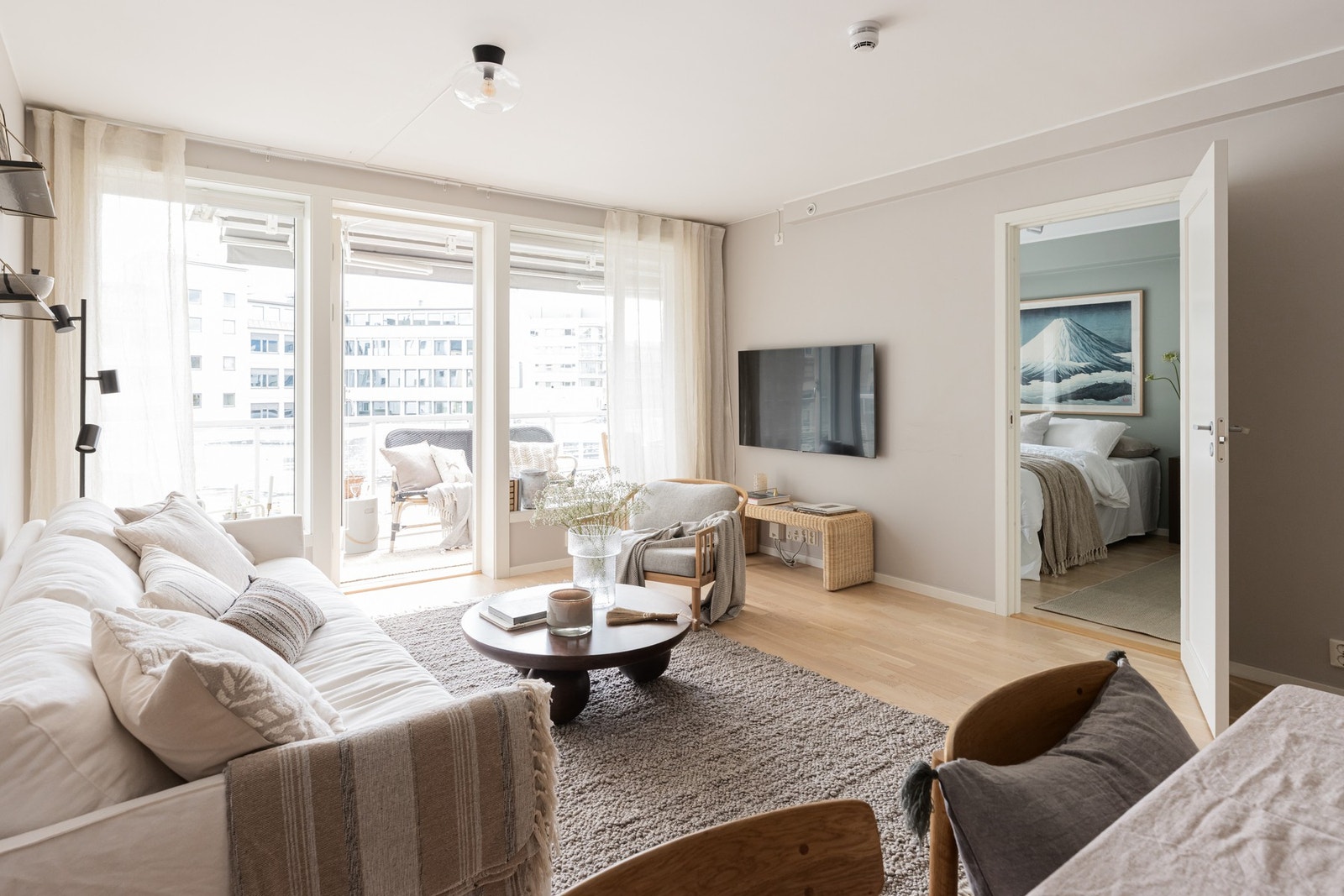 Her har du store vindusflater som slipper inn rikelig med naturliglys. Galleribilde
