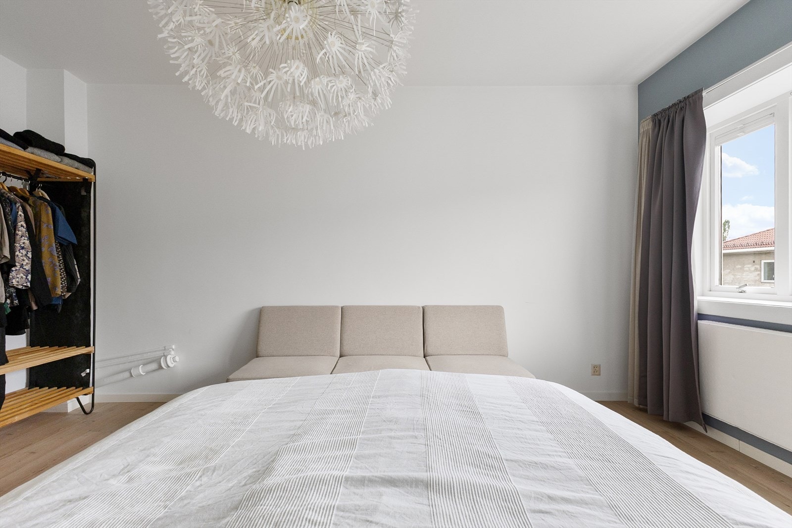 - Her er meget god plass til møblering og mulighet for garderobeløsninger - Galleribilde