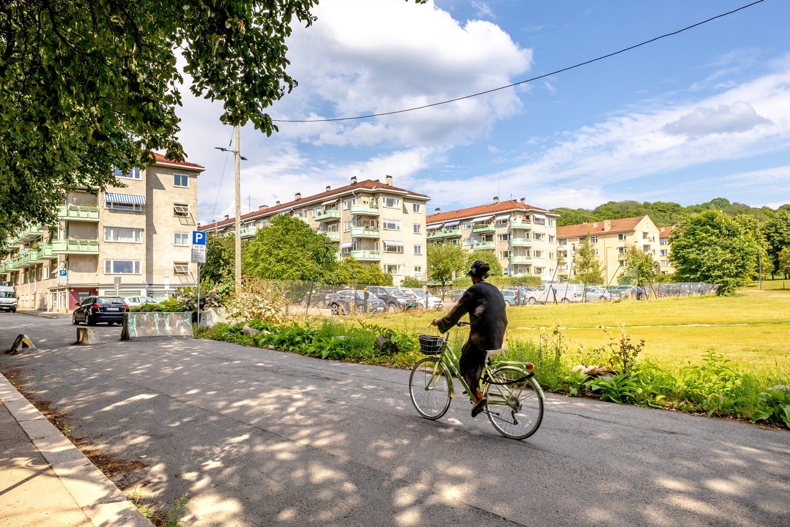 - Her bor du i et levende og sentralt nabolag med gangavstand til noen av Oslos mest spennende bydeler som Grünerløkka, Tøyen, Carl Berner og sentrum. Dette er et perfekt utgangspunkt for deg som ønsker nærhet til storbyliv og rolige omgivelser - Galleribilde