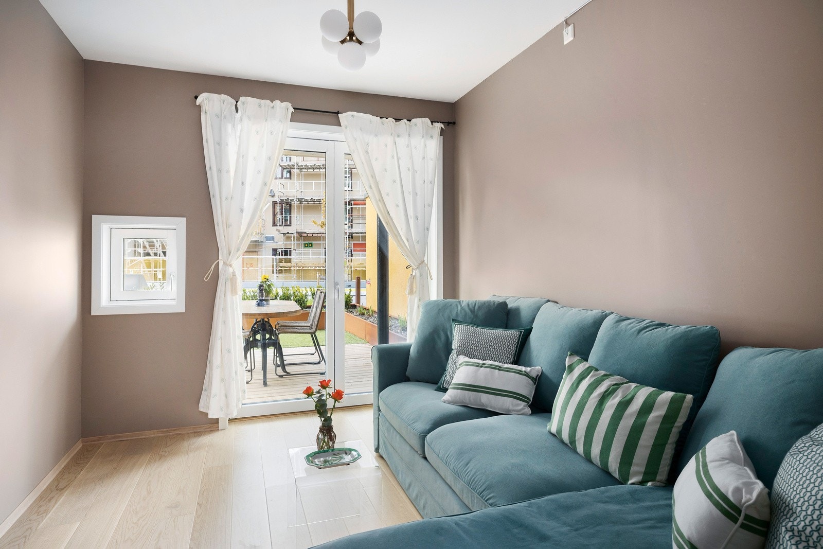 Leiligheten har to pene soverom og et eget gjesterom. Galleribilde