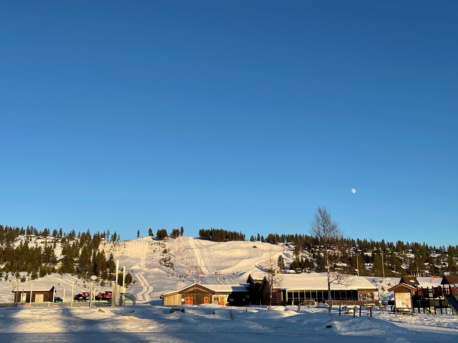 Alpinbakken på Furutangen har snøproduksjon i alle traséer! Foto: Solveig Granlund Galleribilde