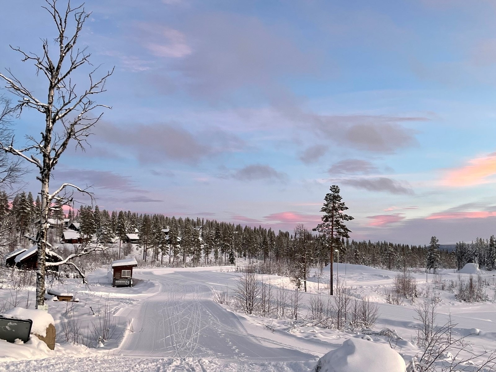 Med utgangspunkt fra Furutangen, kjøres nær 90 km med topp preparerte løyper. Det er utvidet lysløypetrasé som opparbeides med kunstsnø fra ca. medio november. Galleribilde