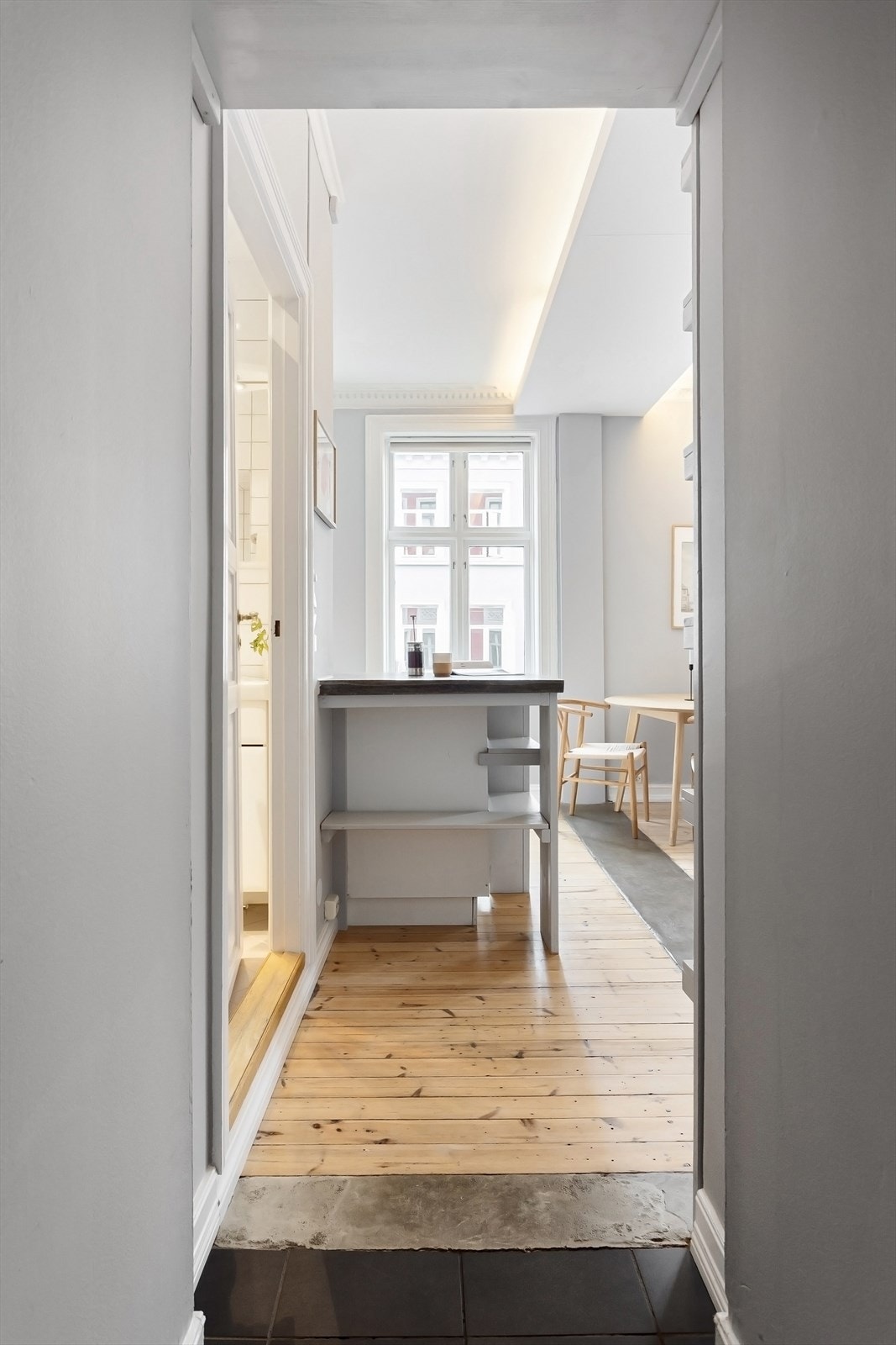 Utsnitt - fra gangen mot stuen. Galleribilde