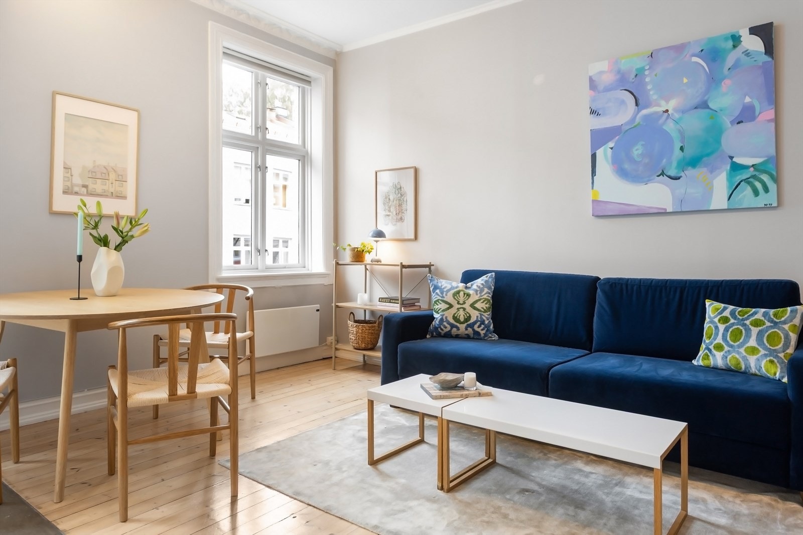 Leiligheten ligger i 2. etasje og inneholder entré, kjøkken, stue, bad og soverom. Galleribilde